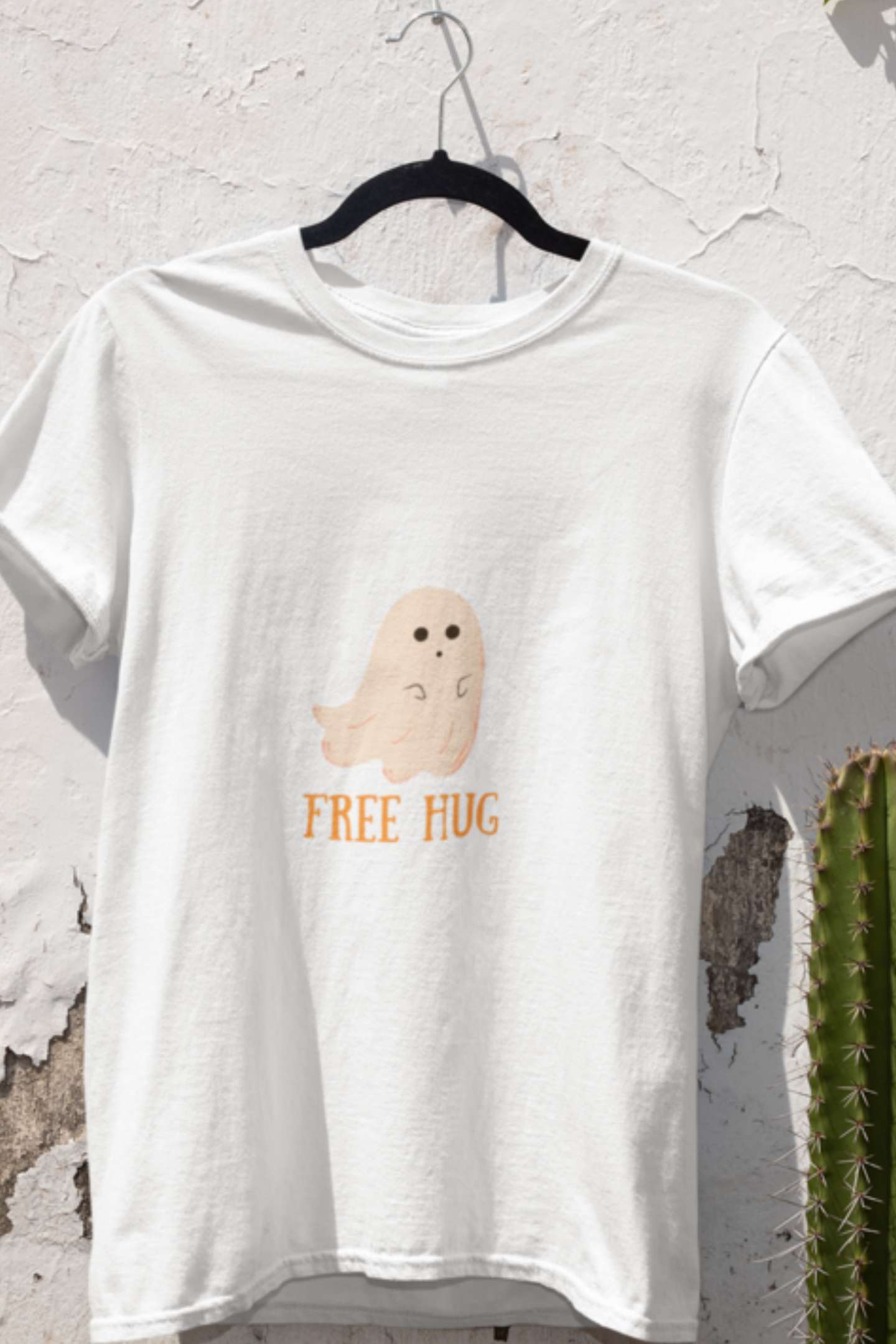 "Free Hug" Classic round neck half sleeves cotton T-shirts.